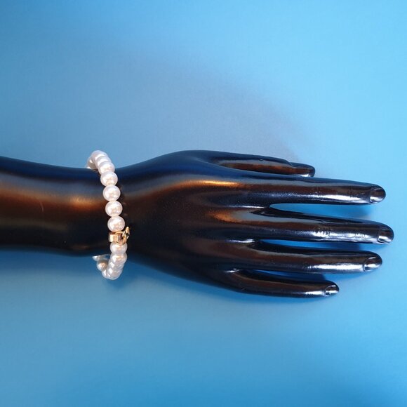 New Faux Pearl Elastic Bracelet with Gold-tone Star Charm - Picture 4 of 7